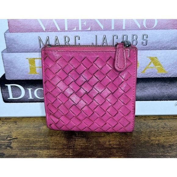 Bottega Zip Top Intrecciato Compact Mini Wallet Hot Pink Woven Leather Luxury - Picture 1 of 15